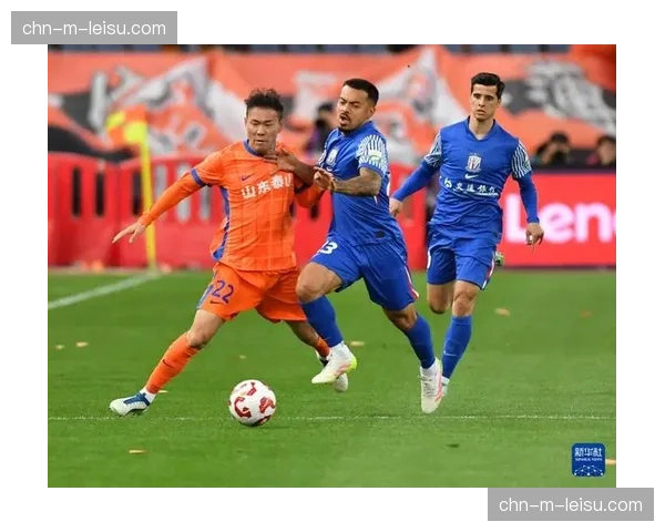 中超第三轮：山东泰山2-1逆转上海申花，克雷桑补时阶段完成绝杀。