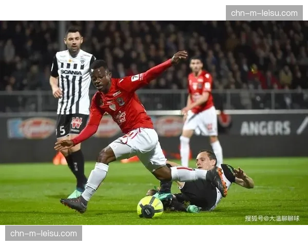 兰斯2-2波尔多,客队补时阶段凭借争议性任意球扳平比分 兰斯2-2波尔多,客队补时阶段凭借争议性任意球扳平比分