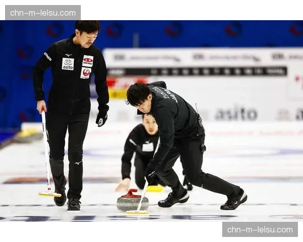 全日本摔跤锦标赛激战正酣，大学生选手爆冷击败世锦赛奖牌得主